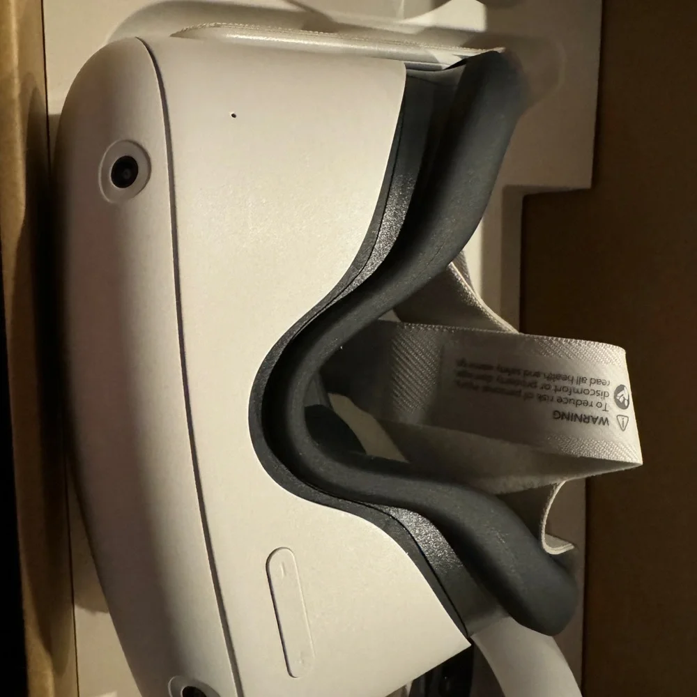 I am selling a oculus quest 2 only used 5 times no scratches or dents